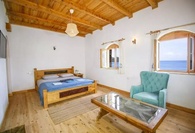 Kargilos Hotel & Beach