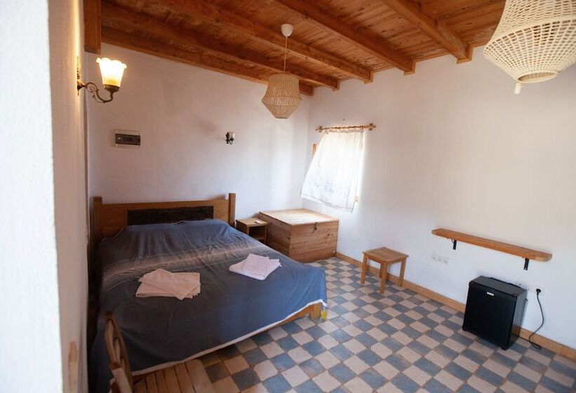 Kargilos Hotel & Beach