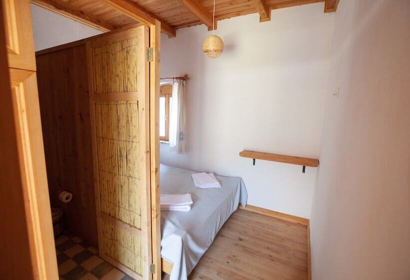 Kargilos Hotel & Beach