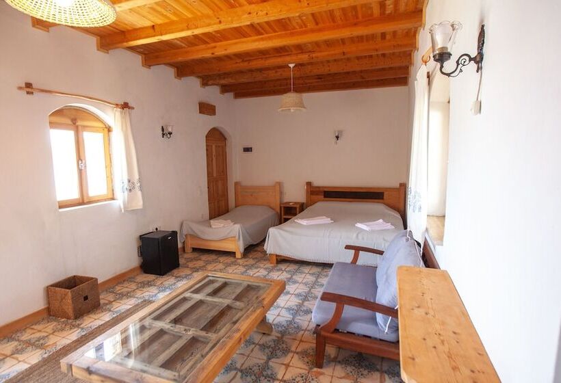 Kargilos Hotel & Beach