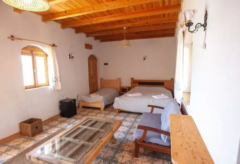 Kargilos Hotel & Beach