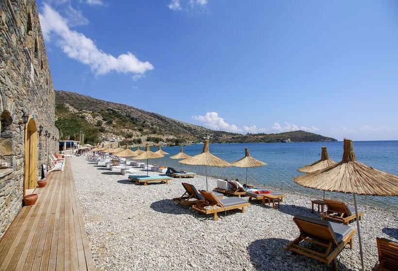 Kargilos Hotel & Beach