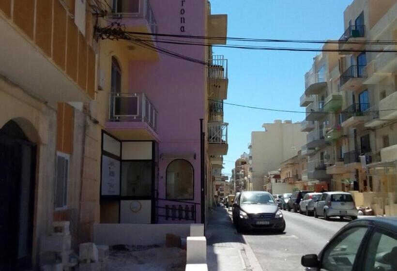 پانسیون Tarona Guesthouse