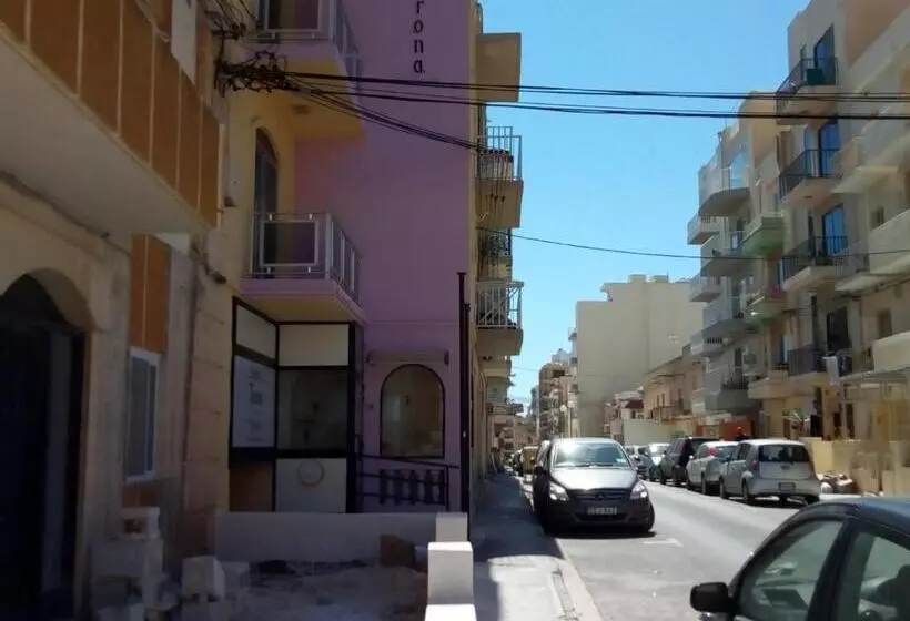 پانسیون Tarona Guesthouse