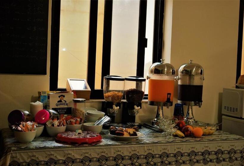 پانسیون Tarona Guesthouse