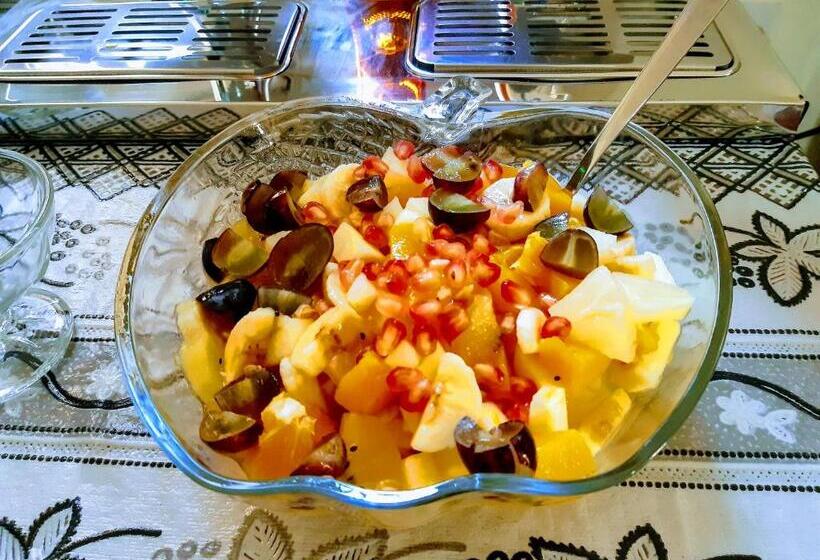 پانسیون Tarona Guesthouse