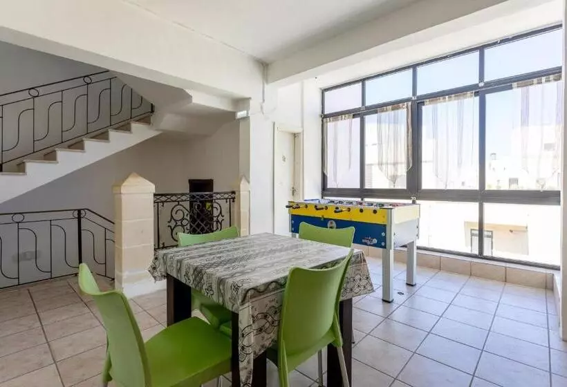 پانسیون Tarona Guesthouse