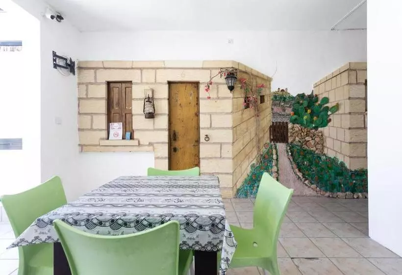 پانسیون Tarona Guesthouse