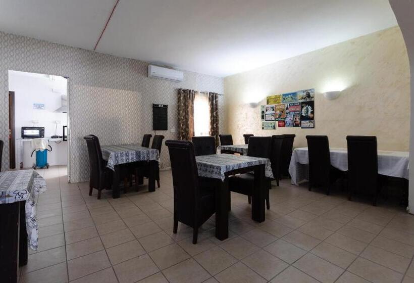 پانسیون Tarona Guesthouse