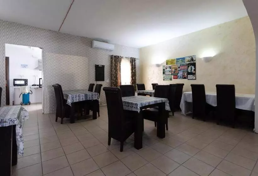 پانسیون Tarona Guesthouse