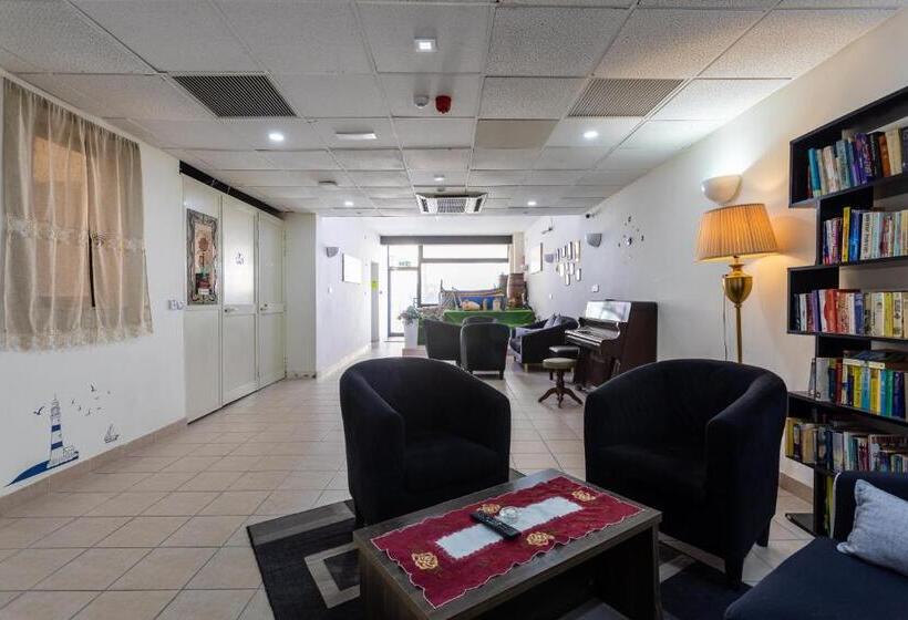 پانسیون Tarona Guesthouse