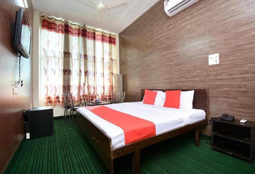 호텔 Oyo 33024 Urban Guest House