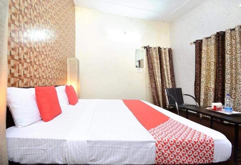 호텔 Oyo 33024 Urban Guest House