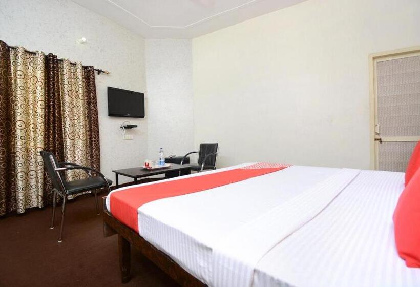 호텔 Oyo 33024 Urban Guest House