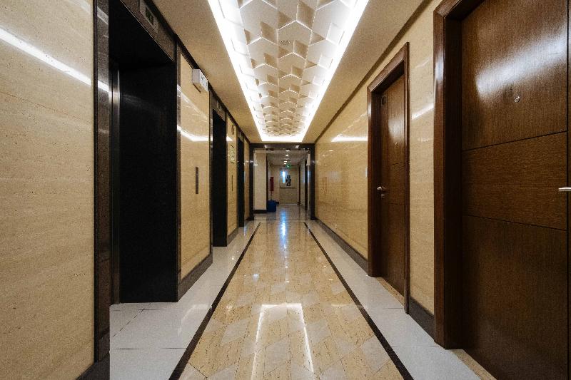 Hotel Reddoorz Premium @ Venice Luxury Bgc 1