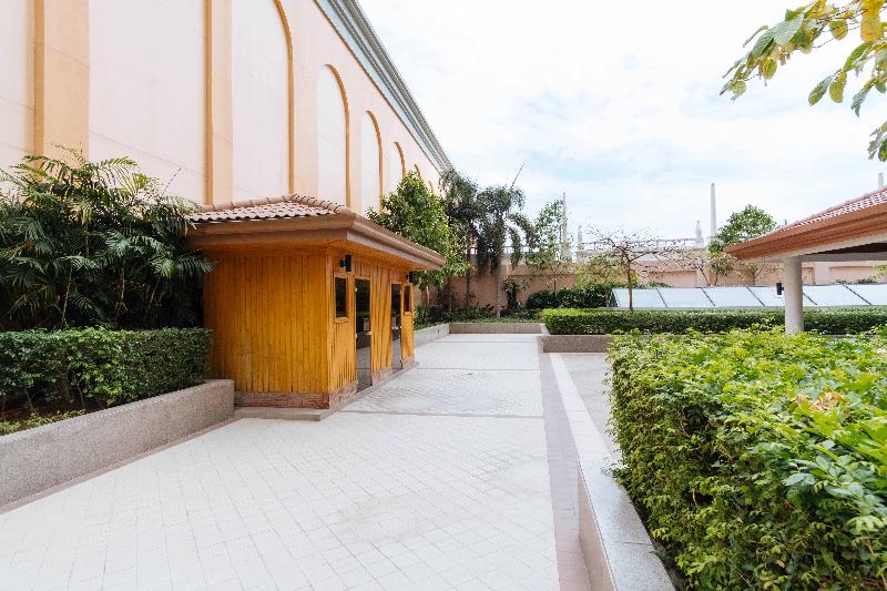 Hotel Reddoorz Premium @ Venice Luxury Bgc 1