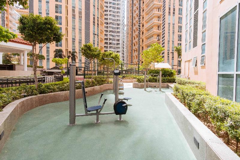 Hotel Reddoorz Premium @ Venice Luxury Bgc 1