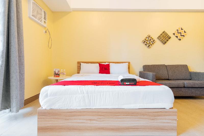 Hotel Reddoorz Premium @ Venice Luxury Bgc 1