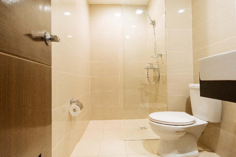 Hotel Reddoorz Premium @ Venice Luxury Bgc 1