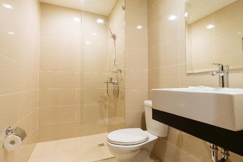 Hotel Reddoorz Premium @ Venice Luxury Bgc 1