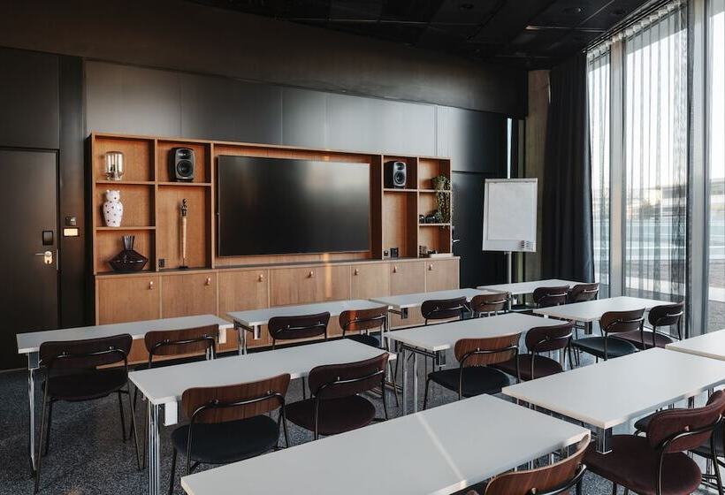 Comfort Hotel Arlanda Airport Terminal