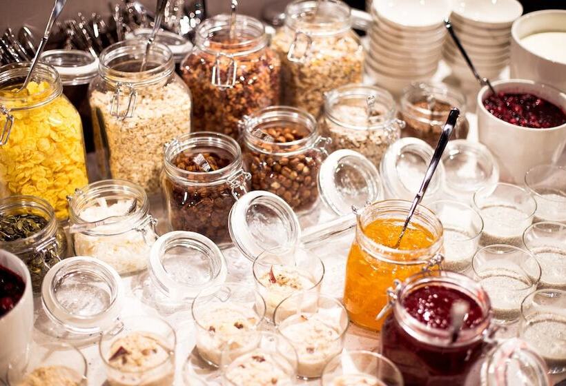 Comfort Hotel Arlanda Airport Terminal