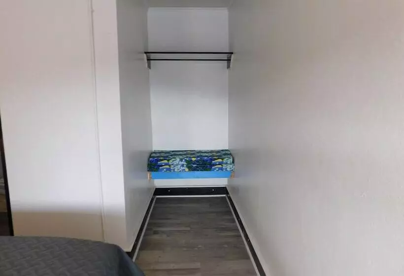 Hotelli Spruce Pine Inn