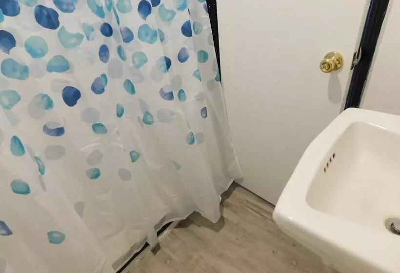 Hotelli Spruce Pine Inn