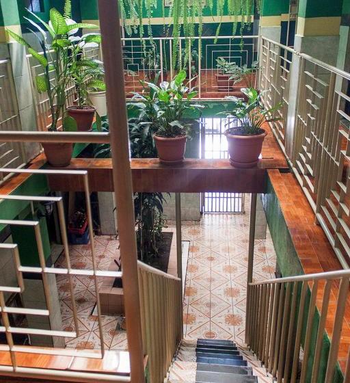 هاستل Landivar Zona 7