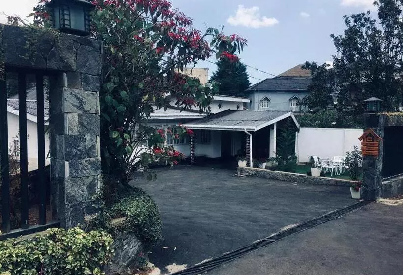 ホテル Little England Bungalow
