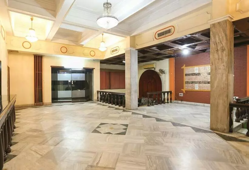 Oyo 27783 Hotel Rajmahal Inn