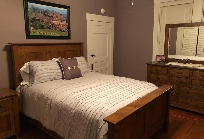 Whooping Crane Manor B & B