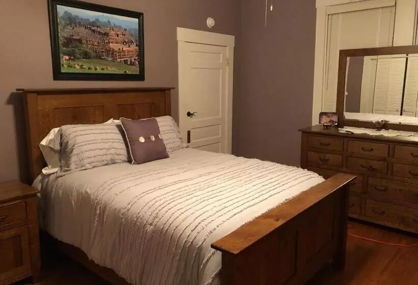 Whooping Crane Manor B & B