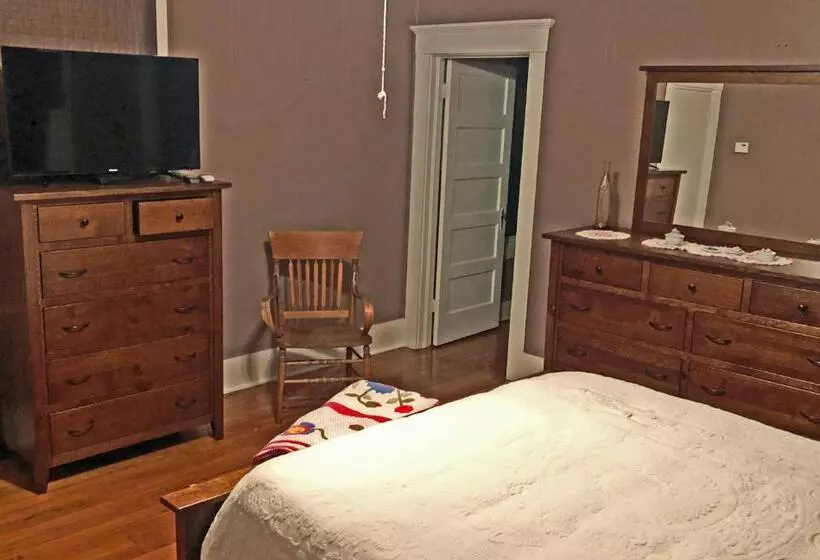 Whooping Crane Manor B & B
