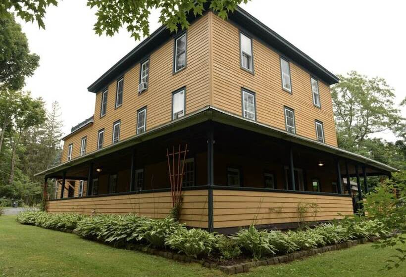 הוסטל The Woodbine Inn