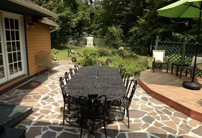 Retkeilymaja The Woodbine Inn