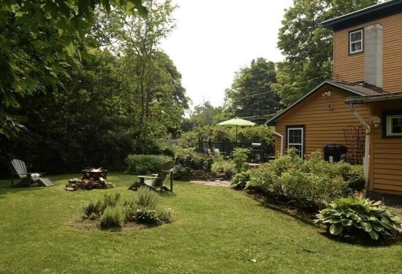 הוסטל The Woodbine Inn