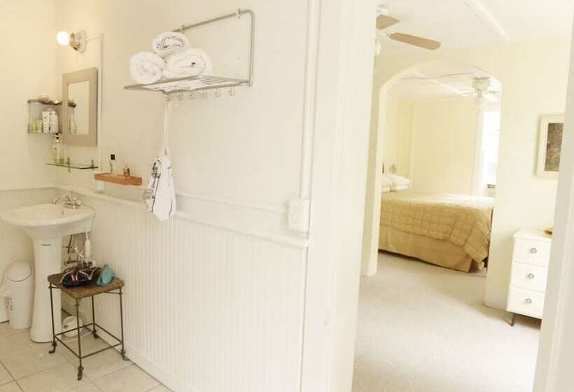 הוסטל The Woodbine Inn