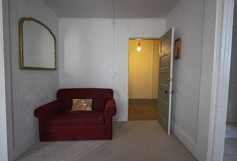 הוסטל The Woodbine Inn