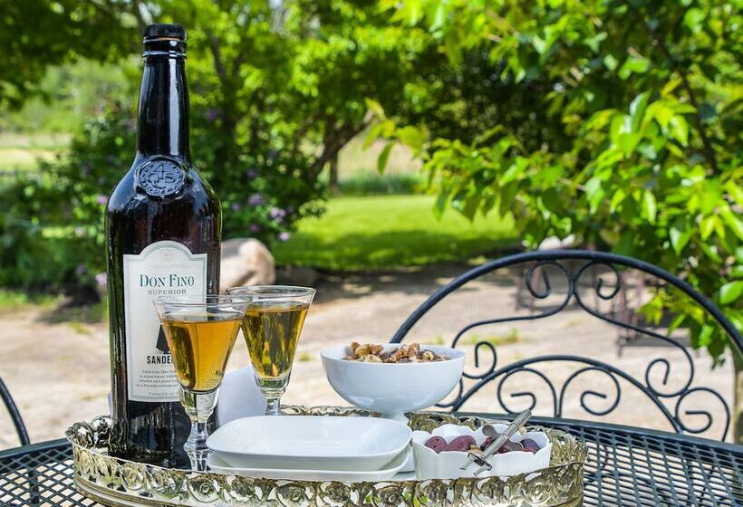 住宿加早餐 Inntiquity, A Country Inn