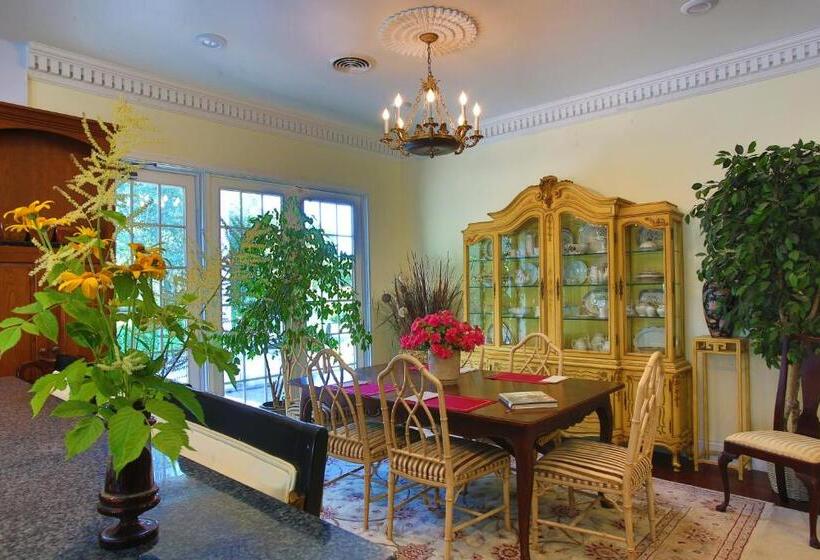 住宿加早餐 Inntiquity, A Country Inn