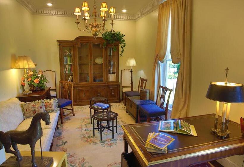 住宿加早餐 Inntiquity, A Country Inn