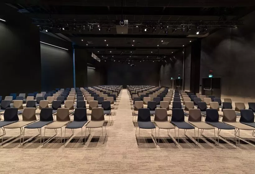 Quality Hotel River Station