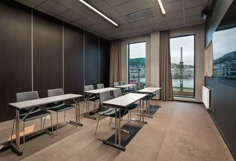 Quality Hotel River Station