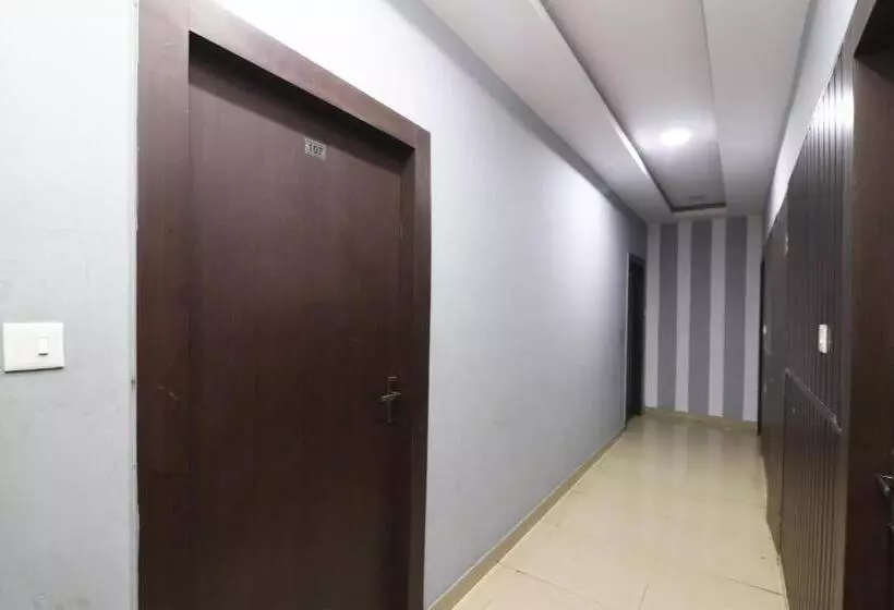 Oyo 29127 Hotel Crown Tower