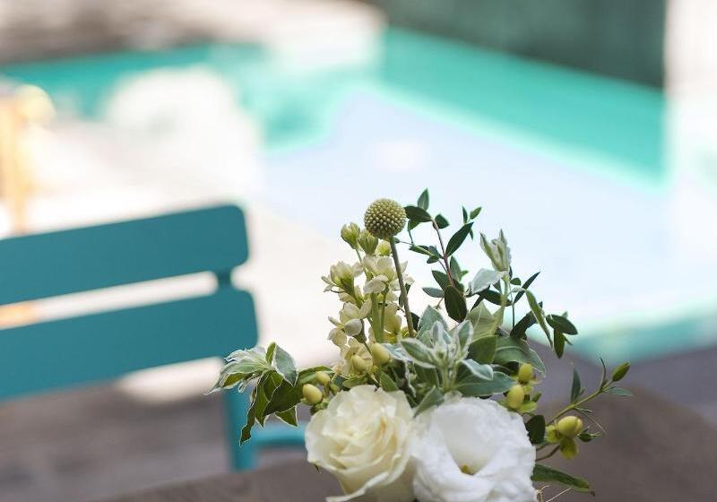 Antigua Trece Hotel Fusión