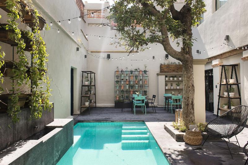 Antigua Trece Hotel Fusión