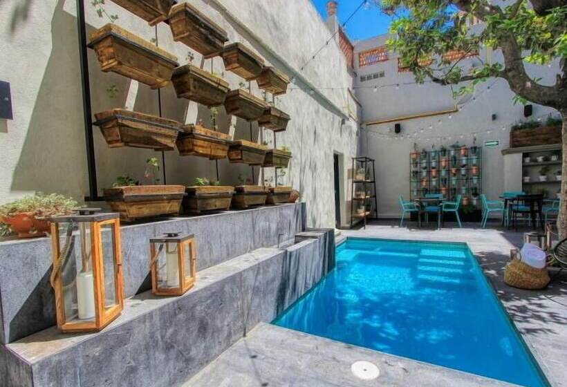 Antigua Trece Hotel Fusión