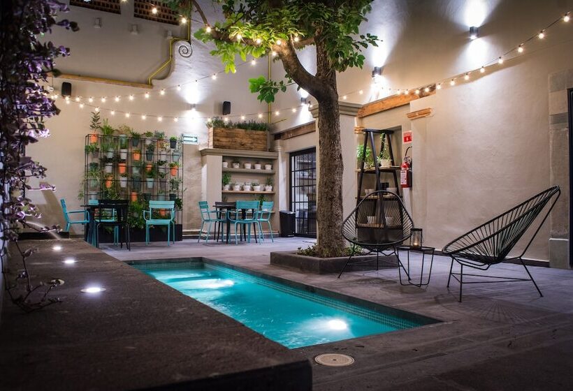 Antigua Trece Hotel Fusión