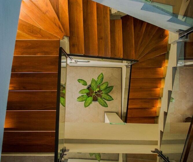 Antigua Trece Hotel Fusión